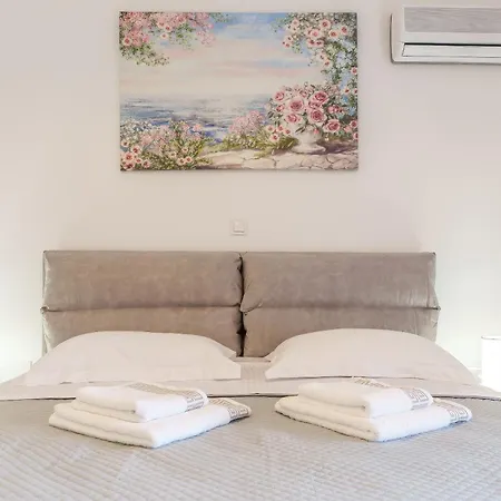 Aspasia Apartament *