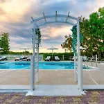 Aspasia Apartament *